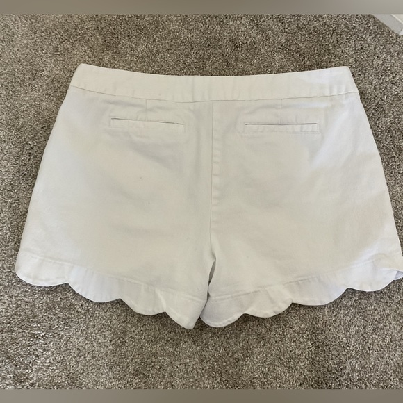 Attyre New York Scalloped Hem White Shorts 14 - Picture 2 of 4